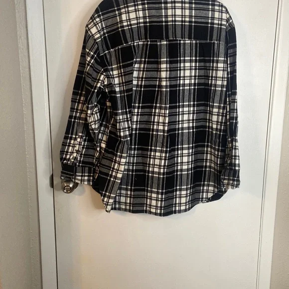Universal Thread Black and White Plaid Shirt - Picture 3 of 8